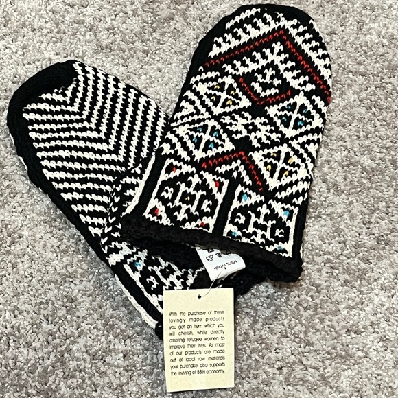 BH CRAFTS Slipper Socks that travel the globe -   Buy with Purpose - Picture 3 of 8